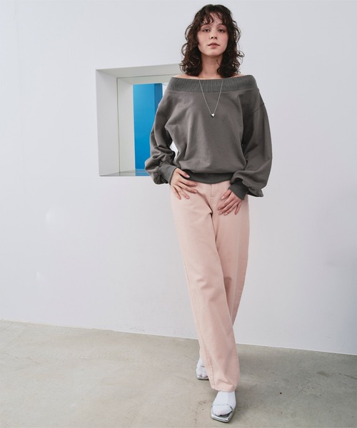 titivate(ティティベイト)の「オフショルダースウェットプルオーバー(スウェット・レディース・ブラック/チャコール/オートミール・S/M/L)」の9枚目の写真