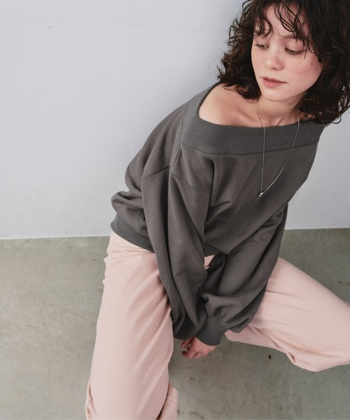 titivate(ティティベイト)の「オフショルダースウェットプルオーバー(スウェット・レディース・ブラック/チャコール/オートミール・S/M/L)」の17枚目の写真