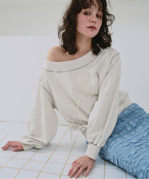 titivate(ティティベイト)の「オフショルダースウェットプルオーバー(スウェット・レディース・ブラック/チャコール/オートミール・S/M/L)」の20枚目の写真