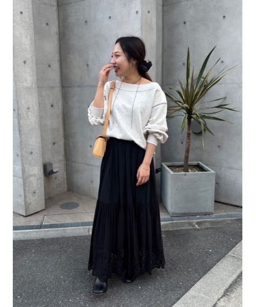 titivate(ティティベイト)の「オフショルダースウェットプルオーバー(スウェット・レディース・ブラック/チャコール/オートミール・S/M/L)」の21枚目の写真