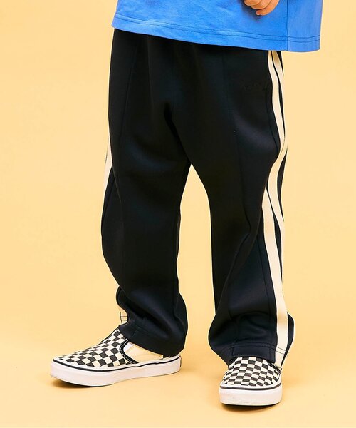 BREEZE(ブリーズ)の「【WEB限定】サイドライントラックパンツ(その他パンツ・キッズ・グリーン/レッド/ブラック・110/100/90/80/140/130/120)」の2枚目の写真