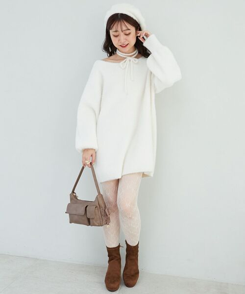 MAJESTIC LEGON（マジェスティックレゴン）の「チョーカーセットシャギーチュニック（ニット/セーター・レディース・チャコールグレー/モカ/ピンク/アイボリー・MEDIUM）」の2枚目の写真