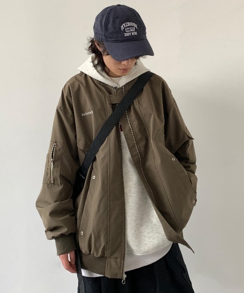 B.R.U（ブル）の「オーバーサイズアイレットMA-1/ミリタリージャケット（ブルゾン・レディース・ブラック/カーキ/ベージュ・FREE）」の10枚目の写真