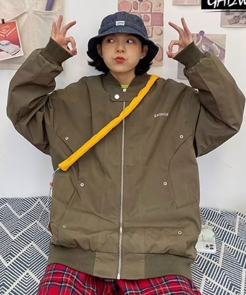 B.R.U（ブル）の「オーバーサイズアイレットMA-1/ミリタリージャケット（ブルゾン・レディース・ブラック/カーキ/ベージュ・FREE）」の12枚目の写真