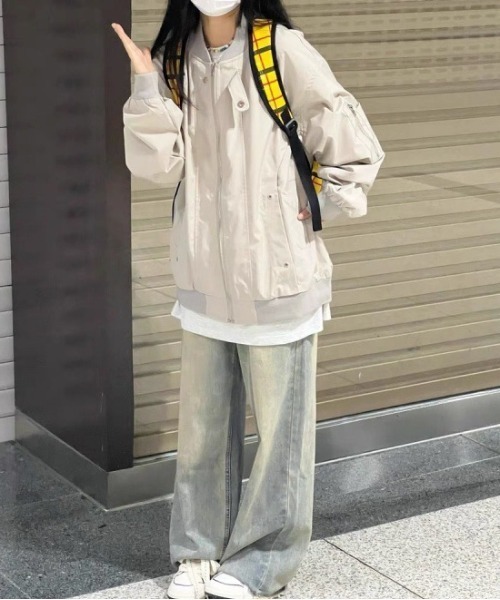 B.R.U（ブル）の「オーバーサイズアイレットMA-1/ミリタリージャケット（ブルゾン・レディース・ブラック/カーキ/ベージュ・FREE）」の6枚目の写真