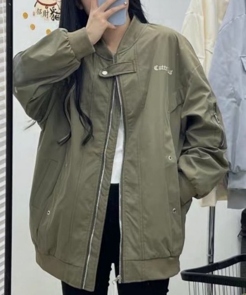 B.R.U（ブル）の「オーバーサイズアイレットMA-1/ミリタリージャケット（ブルゾン・レディース・ブラック/カーキ/ベージュ・FREE）」の4枚目の写真