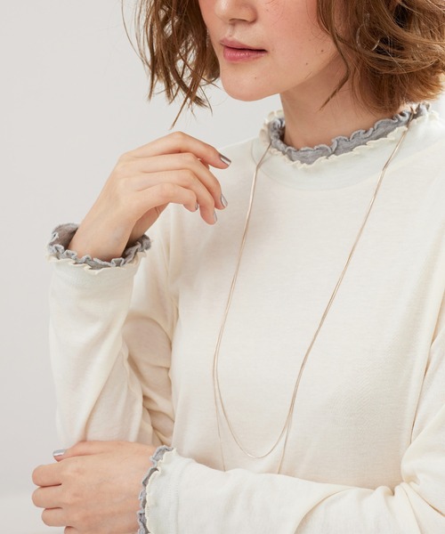 BELLUNA PLUS(ベルーナ)の「重ね着風フリル衿プルオーバー(Tシャツ/カットソー・レディース・ネイビー系/ライトグリーン系/グレー系/ライラック系/ホワイト系/ブラック/ピンクベージュ/ホワイト×ピンク/ブルー系その他/イエロー系/ワイン系/ブラック×グレー/セージグリーン・MEDIUM/X-LARGE/LARGE)」の3枚目の写真