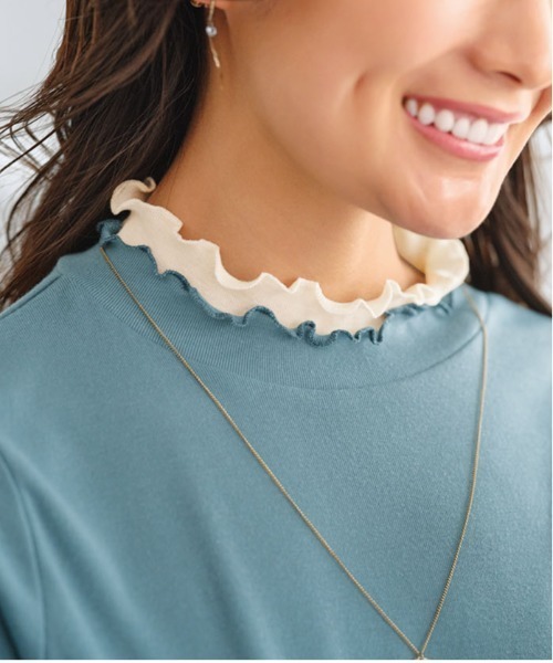 BELLUNA PLUS(ベルーナ)の「重ね着風フリル衿プルオーバー(Tシャツ/カットソー・レディース・ネイビー系/ライトグリーン系/グレー系/ライラック系/ホワイト系/ブラック/ピンクベージュ/ホワイト×ピンク/ブルー系その他/イエロー系/ワイン系/ブラック×グレー/セージグリーン・MEDIUM/X-LARGE/LARGE)」の1枚目の写真