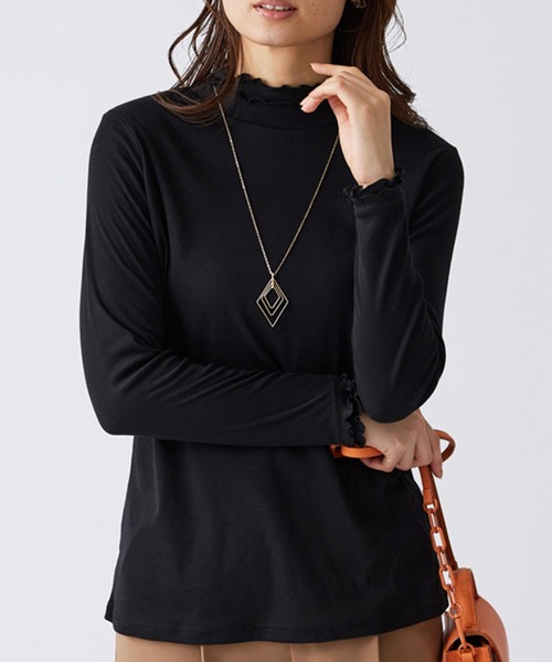 BELLUNA PLUS(ベルーナ)の「重ね着風フリル衿プルオーバー(Tシャツ/カットソー・レディース・ネイビー系/ライトグリーン系/グレー系/ライラック系/ホワイト系/ブラック/ピンクベージュ/ホワイト×ピンク/ブルー系その他/イエロー系/ワイン系/ブラック×グレー/セージグリーン・MEDIUM/X-LARGE/LARGE)」の4枚目の写真