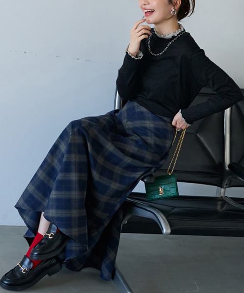 BELLUNA PLUS(ベルーナ)の「重ね着風フリル衿プルオーバー(Tシャツ/カットソー・レディース・ネイビー系/ライトグリーン系/グレー系/ライラック系/ホワイト系/ブラック/ピンクベージュ/ホワイト×ピンク/ブルー系その他/イエロー系/ワイン系/ブラック×グレー/セージグリーン・MEDIUM/X-LARGE/LARGE)」の19枚目の写真