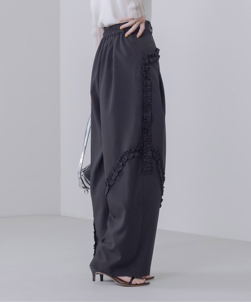 Eimee Law(エイミーロウ)の「フリルデザイン 2タックパンツ(その他パンツ・レディース・アイボリー/ダークグレー/ライトオリーブ/ブラック/グレー系/ベージュ系/ブラック系・MEDIUM/FREE)」の12枚目の写真