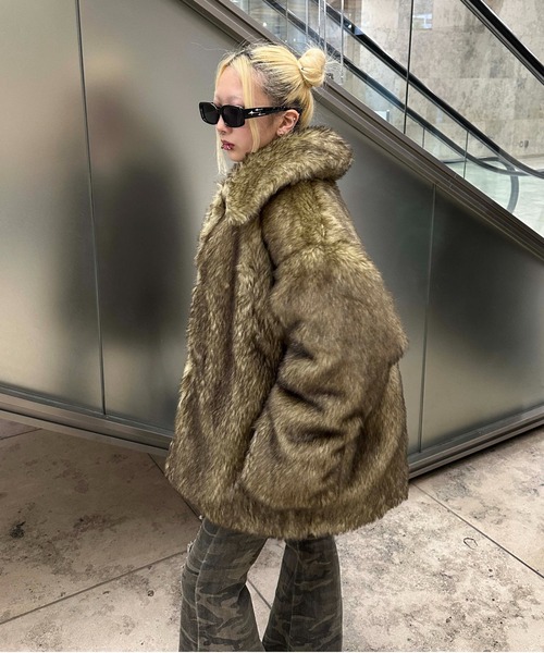 ボリュームフェイクファーコート（ダウンジャケット/コート