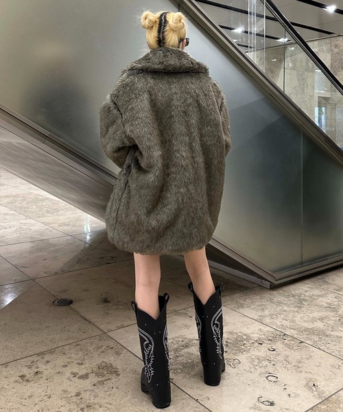 ボリュームフェイクファーコート（ダウンジャケット/コート