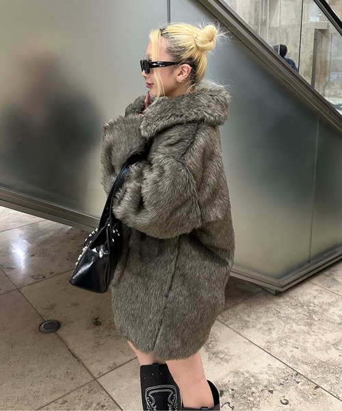 ボリュームフェイクファーコート（ダウンジャケット/コート