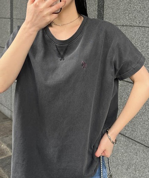 U.S. POLO ASSN.(ユーエスポロアッスン)の「【U.S.POLO ASSN.】綿100%ピグメントオーバーサイズTシャツ(Tシャツ/カットソー・レディース・チャコール/ベージュ/パープル・M/L/LL)」の1枚目の写真