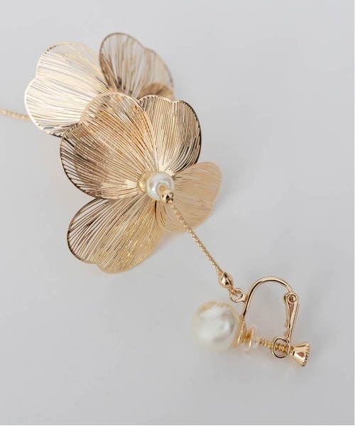 RANDA(ランダ)の「フラワーモチーフイヤリング(イヤリング・レディース・シルバー/ゴールド・FREE)」の9枚目の写真