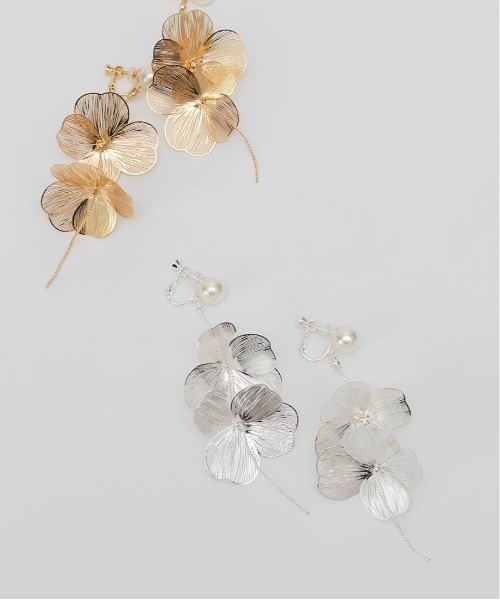 RANDA(ランダ)の「フラワーモチーフイヤリング(イヤリング・レディース・シルバー/ゴールド・FREE)」の11枚目の写真