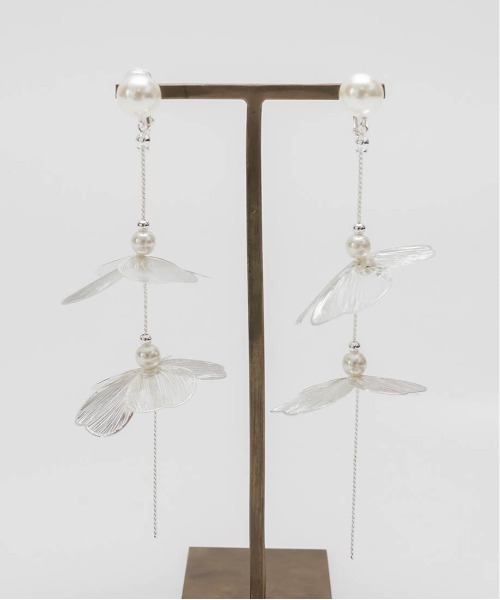 RANDA(ランダ)の「フラワーモチーフイヤリング(イヤリング・レディース・シルバー/ゴールド・FREE)」の13枚目の写真