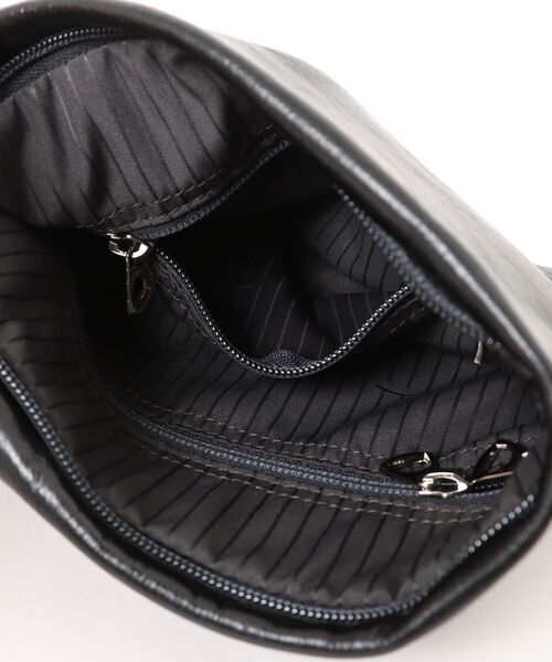 【美品】イッチ　ITTI ショルダーバッグ　サコッシュ　レザー　黒　ブラック ITTI】wrinkle gloss サコッシュ（ショルダーバッグ）｜ITTI