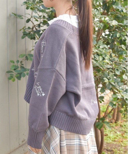 axes femme（アクシーズファム）の「ランダム刺繍ニットカーデ