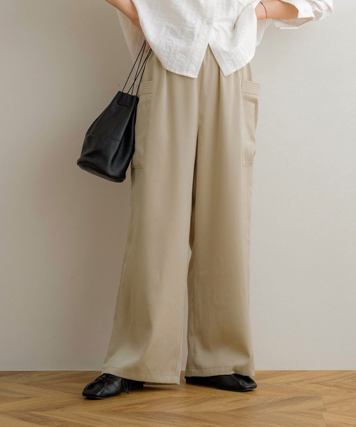 NOAHL(ノアル)の「【NOAHL】サテンワイドパンツ(その他パンツ・レディース・ブラック/サンドベージュ・S/M/L)」の1枚目の写真