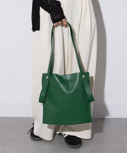 Beau're（ヴュレ）の「【BEAURE】カウレザー 2デザイン ハンドル 薄マチ トート B-22197 《ミニサイズ別注》（ハンドバッグ・レディース・マルチ/ブラック/グリーン/シルバー/ブラック系/バーガンディー/グレイッシュベージュ・FREE）」の20枚目の写真