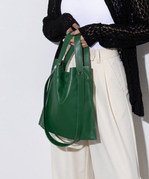 Beau're（ヴュレ）の「【BEAURE】カウレザー 2デザイン ハンドル 薄マチ トート B-22197 《ミニサイズ別注》（ハンドバッグ・レディース・マルチ/ブラック/グリーン/シルバー/ブラック系/バーガンディー/グレイッシュベージュ・FREE）」の17枚目の写真