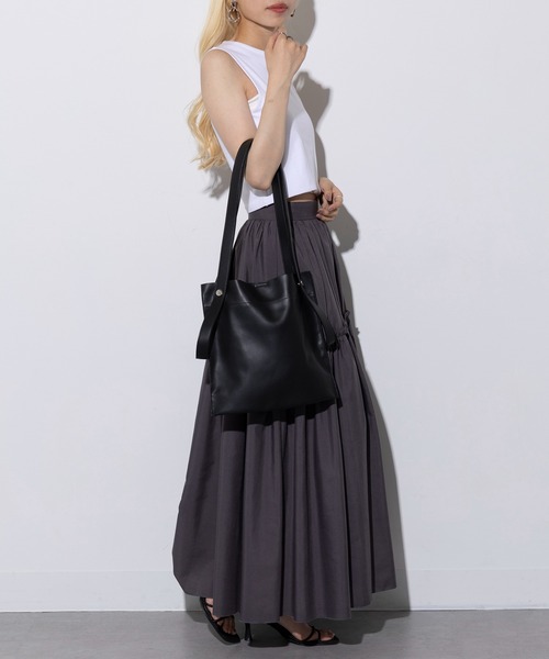 Beau're（ヴュレ）の「【BEAURE】カウレザー 2デザイン ハンドル 薄マチ トート B-22197 《ミニサイズ別注》（ハンドバッグ・レディース・マルチ/ブラック/グリーン/シルバー/ブラック系/バーガンディー/グレイッシュベージュ・FREE）」の14枚目の写真