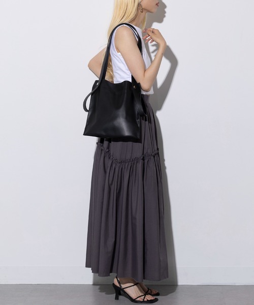 Beau're（ヴュレ）の「【BEAURE】カウレザー 2デザイン ハンドル 薄マチ トート B-22197 《ミニサイズ別注》（ハンドバッグ・レディース・マルチ/ブラック/グリーン/シルバー/ブラック系/バーガンディー/グレイッシュベージュ・FREE）」の13枚目の写真