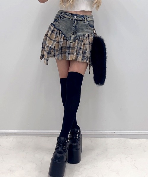 Diable baiser(ディアブルベーゼ)の「チェック柄デニムスカパン(スカート・レディース・ベージュ/ベビーピンク/ブラック・SMALL/MEDIUM/LARGE)」の6枚目の写真