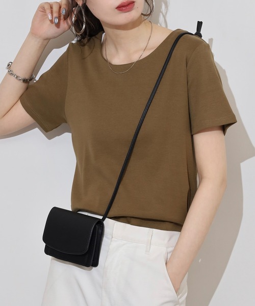 atONE(アットワン)の「UネックコンパクトコットンTシャツ(Tシャツ/カットソー・レディース・カーキ/グレイッシュベージュ/ブラック/オフホワイト・LL/M/L/4L/3L)」の4枚目の写真
