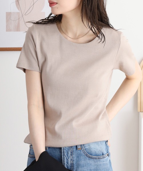 atONE(アットワン)の「UネックコンパクトコットンTシャツ(Tシャツ/カットソー・レディース・カーキ/グレイッシュベージュ/ブラック/オフホワイト・LL/M/L/4L/3L)」の3枚目の写真