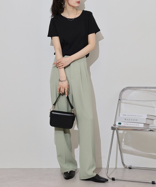 atONE(アットワン)の「UネックコンパクトコットンTシャツ(Tシャツ/カットソー・レディース・カーキ/グレイッシュベージュ/ブラック/オフホワイト・LL/M/L/4L/3L)」の11枚目の写真