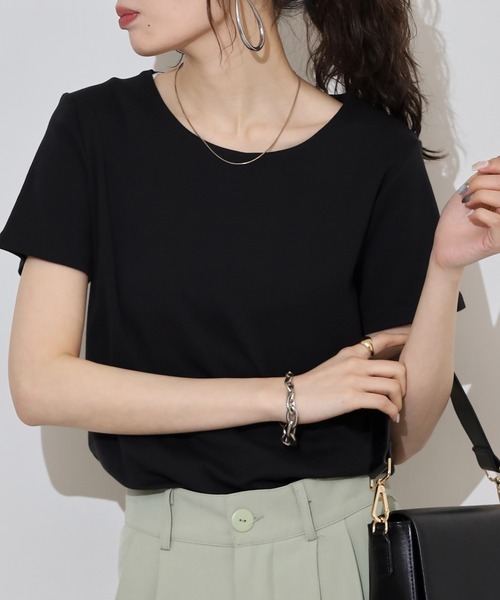 atONE(アットワン)の「UネックコンパクトコットンTシャツ(Tシャツ/カットソー・レディース・カーキ/グレイッシュベージュ/ブラック/オフホワイト・LL/M/L/4L/3L)」の9枚目の写真