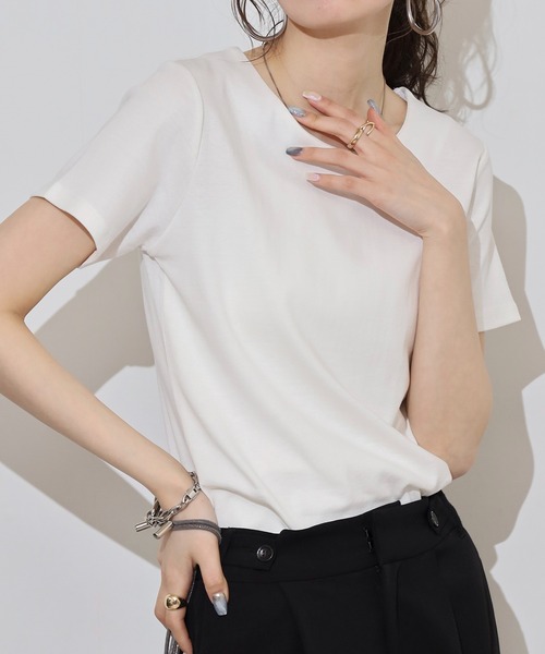 atONE(アットワン)の「UネックコンパクトコットンTシャツ(Tシャツ/カットソー・レディース・カーキ/グレイッシュベージュ/ブラック/オフホワイト・LL/M/L/4L/3L)」の19枚目の写真