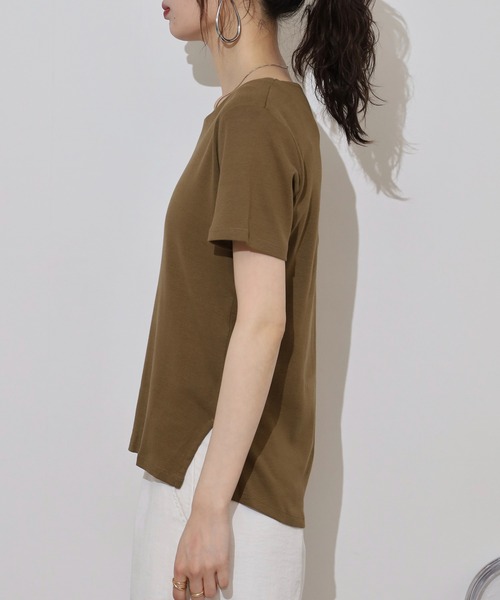 atONE(アットワン)の「UネックコンパクトコットンTシャツ(Tシャツ/カットソー・レディース・カーキ/グレイッシュベージュ/ブラック/オフホワイト・LL/M/L/4L/3L)」の22枚目の写真