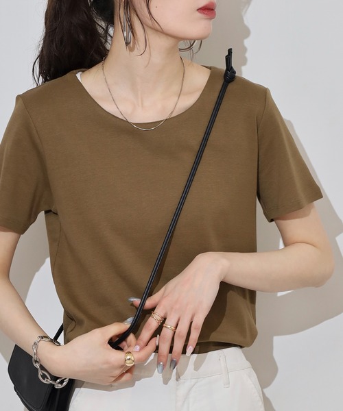 atONE(アットワン)の「UネックコンパクトコットンTシャツ(Tシャツ/カットソー・レディース・カーキ/グレイッシュベージュ/ブラック/オフホワイト・LL/M/L/4L/3L)」の13枚目の写真