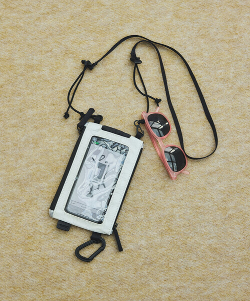 A SCENE(エーシーン)の「A SCENE/エーシーン Dock in pouch with Dyneema ドックイン ポーチ ウィズ ダイニーマ(ショルダーバッグ・メンズ・ホワイト/ブラック・ONE SIZE)」の1枚目の写真
