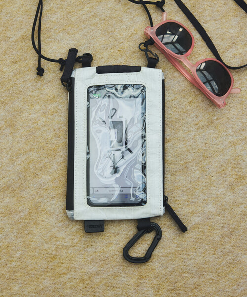 A SCENE(エーシーン)の「A SCENE/エーシーン Dock in pouch with Dyneema ドックイン ポーチ ウィズ ダイニーマ(ショルダーバッグ・メンズ・ホワイト/ブラック・ONE SIZE)」の4枚目の写真