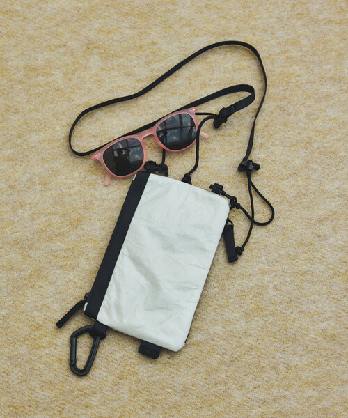 A SCENE(エーシーン)の「A SCENE/エーシーン Dock in pouch with Dyneema ドックイン ポーチ ウィズ ダイニーマ(ショルダーバッグ・メンズ・ホワイト/ブラック・ONE SIZE)」の5枚目の写真