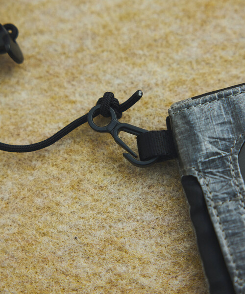A SCENE(エーシーン)の「A SCENE/エーシーン Dock in pouch with Dyneema ドックイン ポーチ ウィズ ダイニーマ(ショルダーバッグ・メンズ・ホワイト/ブラック・ONE SIZE)」の12枚目の写真
