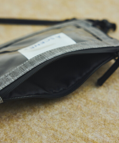 A SCENE(エーシーン)の「A SCENE/エーシーン Dock in pouch with Dyneema ドックイン ポーチ ウィズ ダイニーマ(ショルダーバッグ・メンズ・ホワイト/ブラック・ONE SIZE)」の15枚目の写真