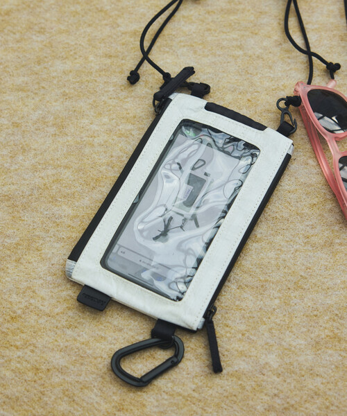 A SCENE(エーシーン)の「A SCENE/エーシーン Dock in pouch with Dyneema ドックイン ポーチ ウィズ ダイニーマ(ショルダーバッグ・メンズ・ホワイト/ブラック・ONE SIZE)」の21枚目の写真