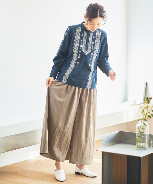 and myera(アンド マイラ)の「and myera アンティークデニムブラウス(シャツ/ブラウス・レディース・ネイビー・M/LL/L/S)」の3枚目の写真