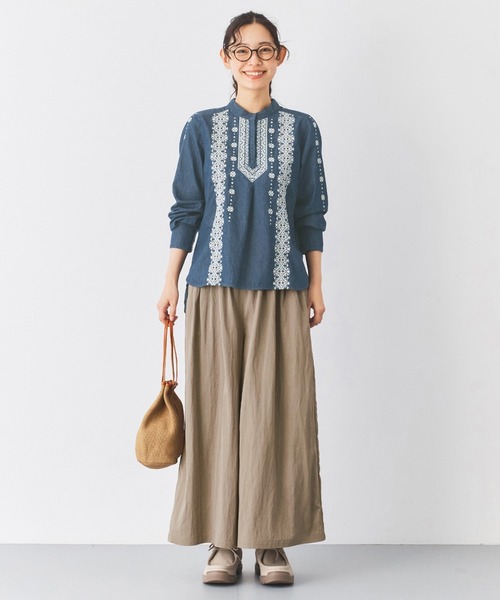 and myera(アンド マイラ)の「and myera アンティークデニムブラウス(シャツ/ブラウス・レディース・ネイビー・M/LL/L/S)」の5枚目の写真