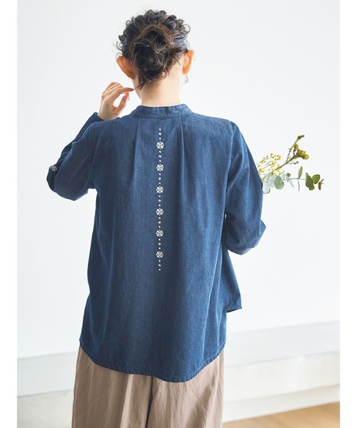 and myera(アンド マイラ)の「and myera アンティークデニムブラウス(シャツ/ブラウス・レディース・ネイビー・M/LL/L/S)」の8枚目の写真