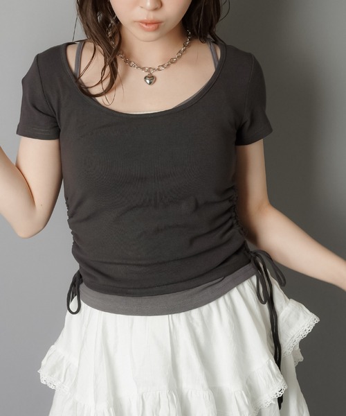 SPINNS（スピンズ）の「キャミソールレイヤード風半袖カットソー/裾ギャザー（Tシャツ/カットソー・レディース・グレー/ブラック/ベージュ・ONESIZE）」の2枚目の写真
