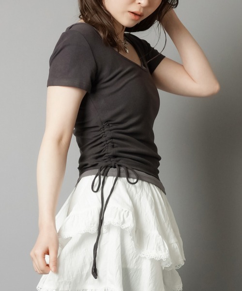 SPINNS（スピンズ）の「キャミソールレイヤード風半袖カットソー/裾ギャザー（Tシャツ/カットソー・レディース・グレー/ブラック/ベージュ・ONESIZE）」の10枚目の写真