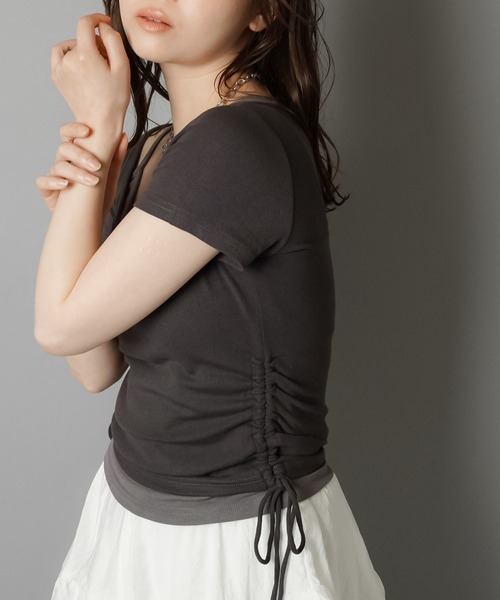 SPINNS（スピンズ）の「キャミソールレイヤード風半袖カットソー/裾ギャザー（Tシャツ/カットソー・レディース・グレー/ブラック/ベージュ・ONESIZE）」の9枚目の写真
