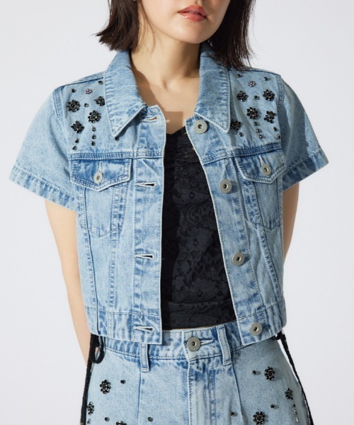 新品未使　rienda ビジュー付きデニムジャケット セール】MIXフラワービジューショートジャケット 春服（デニム